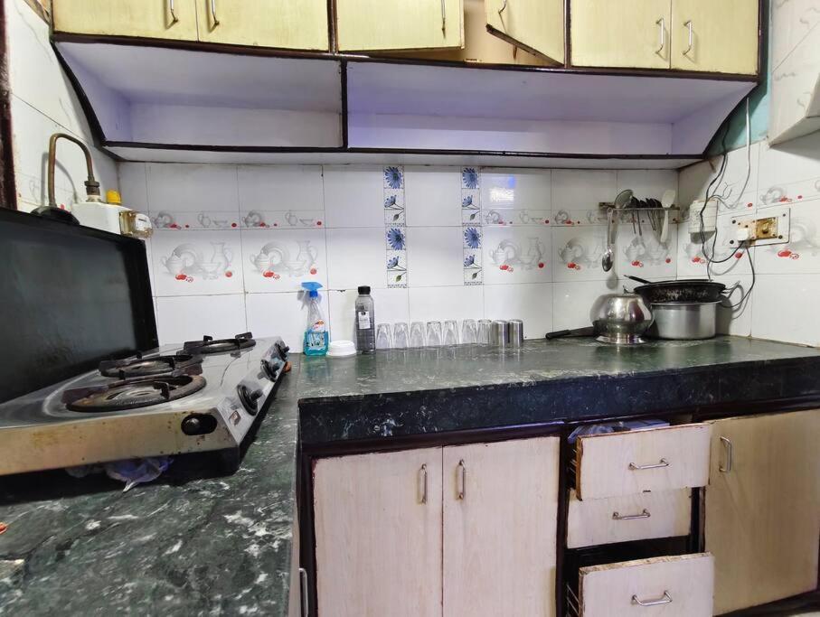 Peaceful Stay 1 Bhk Appartment Нью-Дели Экстерьер фото