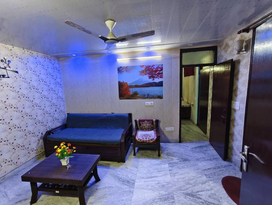 Peaceful Stay 1 Bhk Appartment Нью-Дели Экстерьер фото