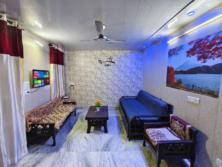 Peaceful Stay 1 Bhk Appartment Нью-Дели Экстерьер фото