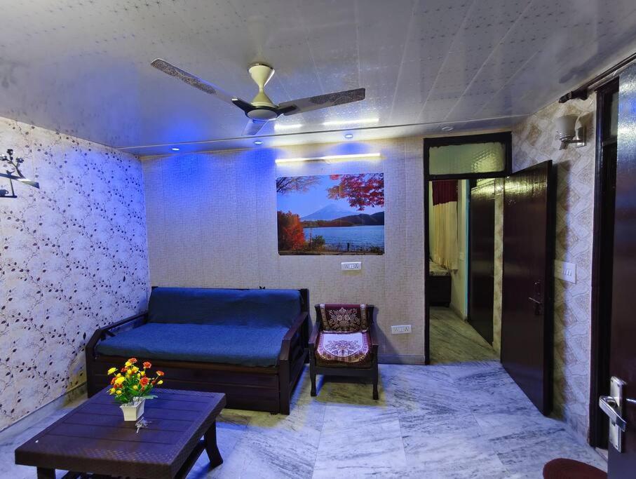 Peaceful Stay 1 Bhk Appartment Нью-Дели Экстерьер фото